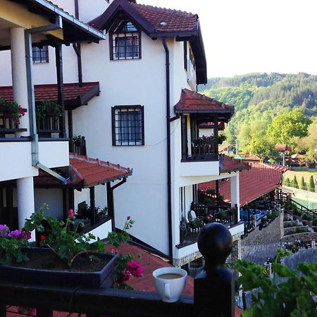 Hotel Manastir Берово Экстерьер фото