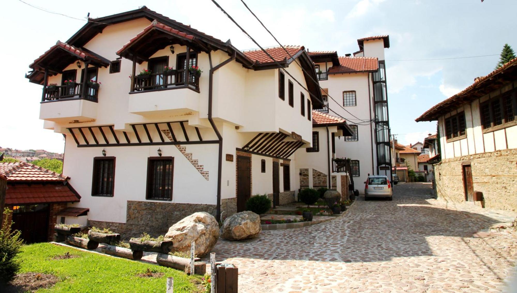 Hotel Manastir Берово Экстерьер фото