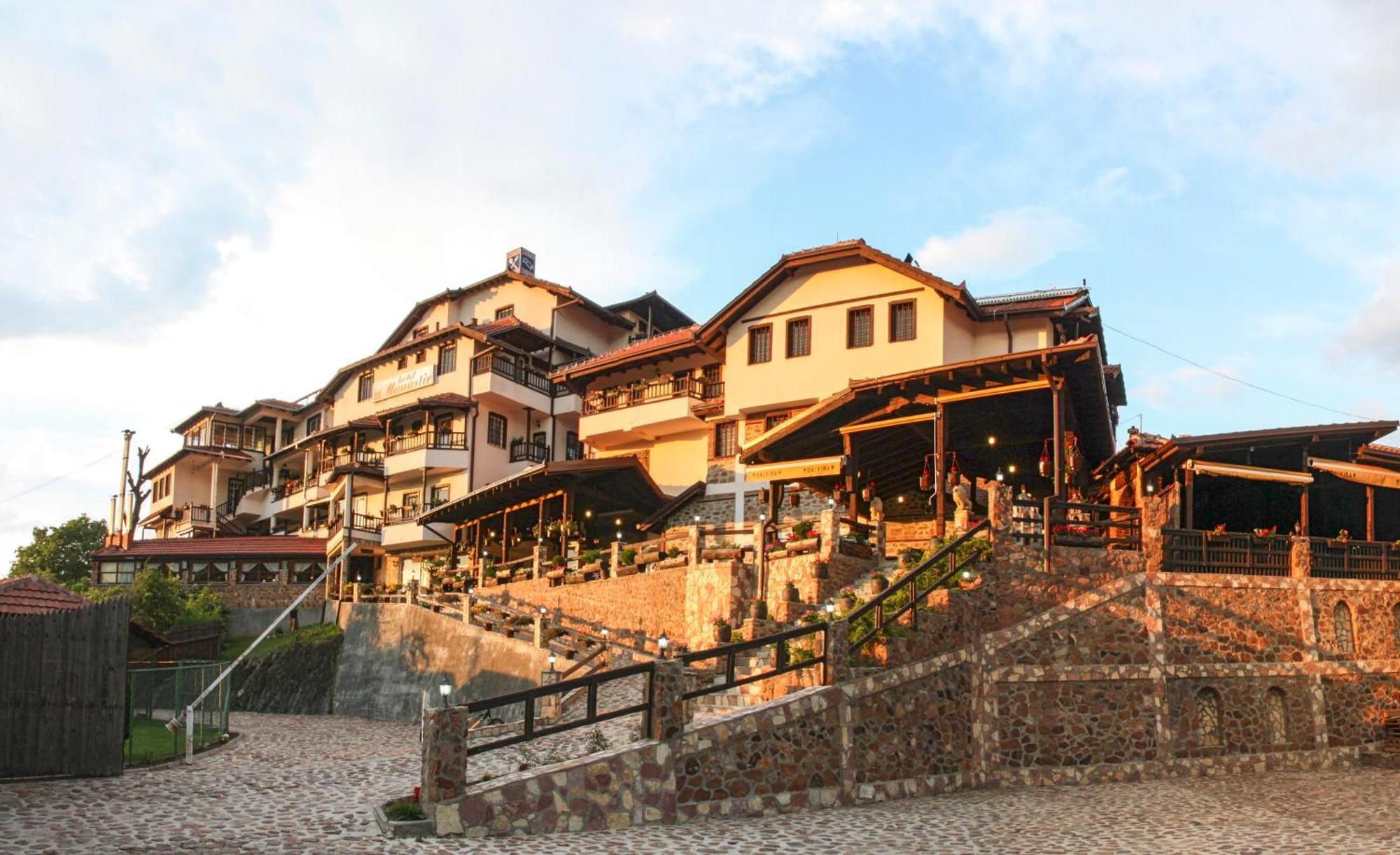 Hotel Manastir Берово Экстерьер фото