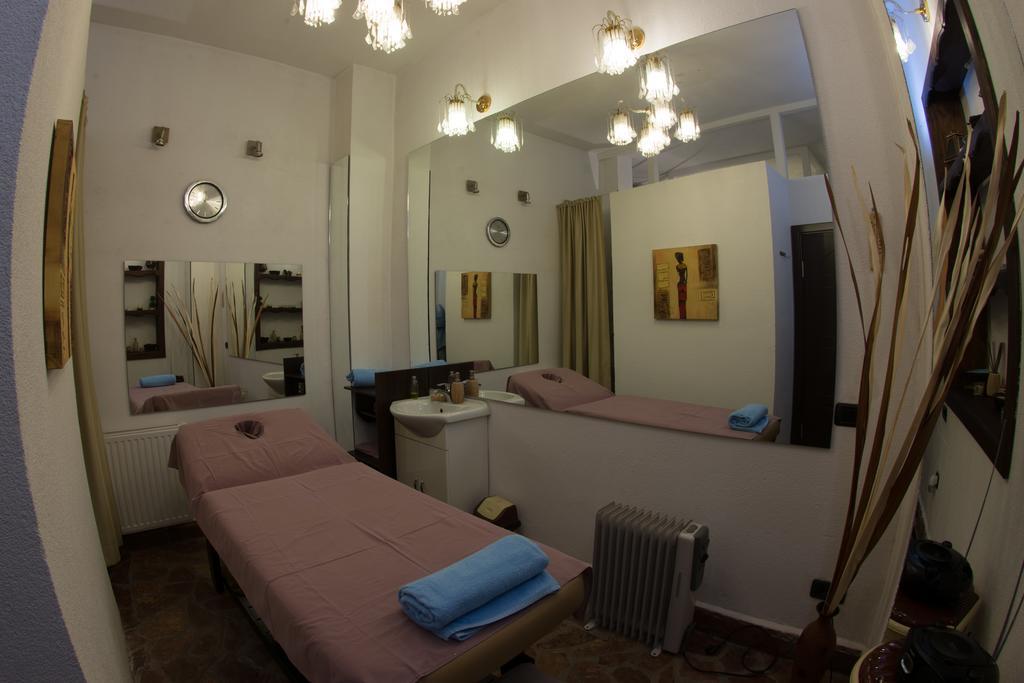 Hotel Manastir Берово Экстерьер фото
