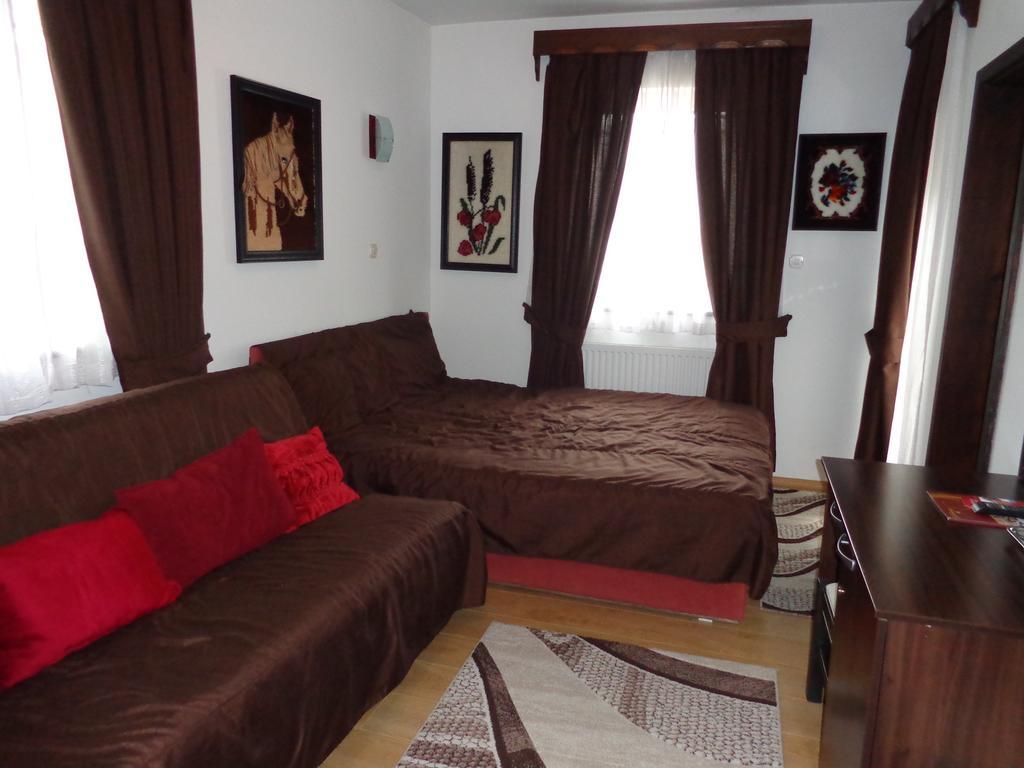 Hotel Manastir Берово Экстерьер фото