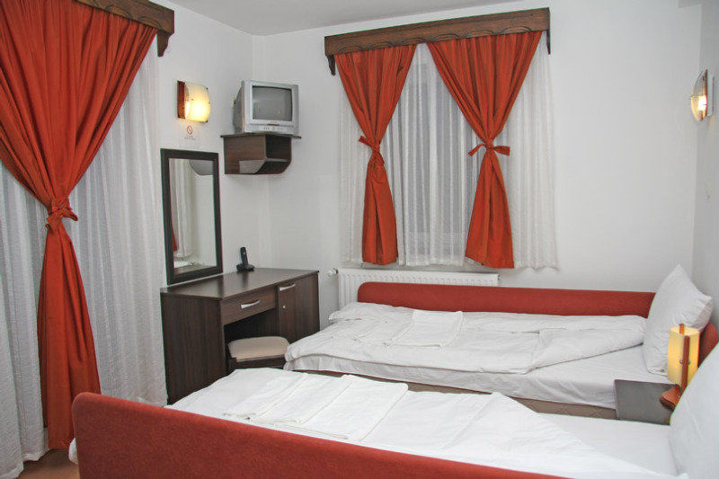 Hotel Manastir Берово Экстерьер фото